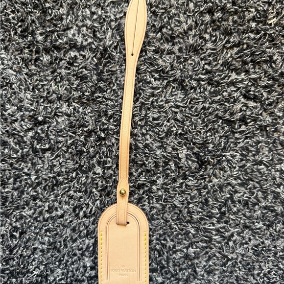 Louis Vuitton Beige Luggage Tag - Picture 3 of 9